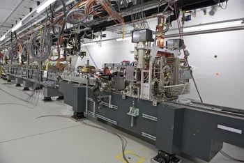 The beam tunnel fills up: The electron source and the first accelerator structures are in place.