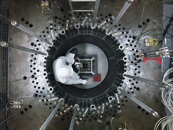 Photography from the year 2010: At the zero-power research reactor Proteus, researchers of the PSI investigated reactor physics parameters of different nuclear fuel configurations. (Photo: Scanderbeg Sauer Photography)