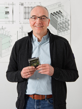 Bernd Schmitt with the module of an early PILATUS detector. Schmitt leads the research group for detector development at the Swiss Light Source SLS, one of the foremost groups worldwide in the development of X-ray detectors for large research facilities. (Photo: Paul Scherrer Institute/Markus Fischer)