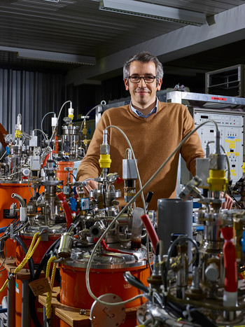 Christian Rüegg – a laboratory head at the PSI as well as professor at the University of Geneva – has been awarded a highly endowed research grant for the next five years: the ERC Consolidator Grant, given by the European Research Council. (Photo: Scanderbeg Sauer Photography)