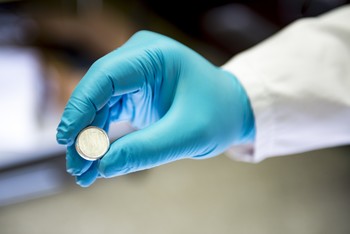 Each capsule containing precursor material compressed into tablet form for irradiation is sealed with a cover. (Photo: Paul Scherrer Institute/Mahir Dzambegovic)