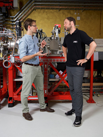 Researchers Simon Gerber and Henrik Lemke at a beamline at SwissFEL, the Swiss X-ray free electron laser. Both scientists used to work at the X-ray laser LCLS in California and are now contributing to the development of the SwissFEL. (Photo: Paul Scherrer Institute/Markus Fischer)