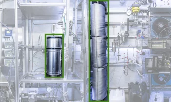 Blick in das Innere der Versuchsanlage am PSI. Mit dem Salzabscheider (links) werden die Nährsalze aus den Kaffeerückständen abgetrennt. Im Reaktor (rechts) wird mit Hilfe eines Katalysators Methan erzeugt. (Foto: Paul Scherrer Institut/Mahir Dzambegovic)