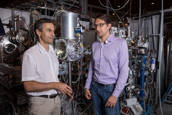 PSI researchers Markus Ammann (left) and Luca Artiglia at the experiment chamber they developed, which enabled them to recreate and capture processes as they occur in Earth's atmosphere with unprecedented precision. (Photo: Paul Scherrer Institute/Mahir Dzambegovic)