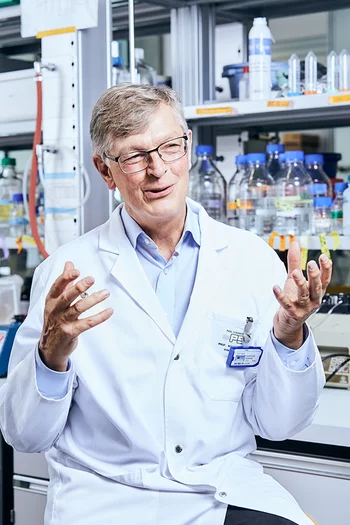Gebhard Schertler, Leiter des Forschungsbereichs Biologie und Chemie am Paul Scherrer Institut PSI und Professor für Strukturbiologie an der ETH Zürich. (Foto: Scanderbeg Sauer Photography)