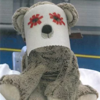 Ours en peluche avec masque thérapeutique