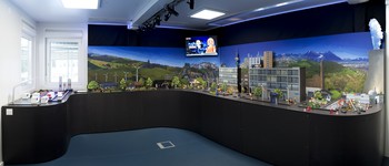 Im Zentrum der ESI-Besucherstation steht ein Diorama mit der interaktiven Modellstadt Esiville.