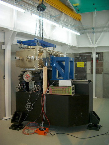 Figure 3: Installation of microXAS mirror tank.