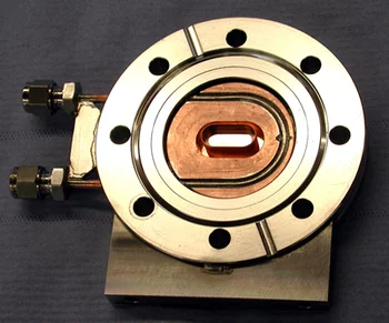 CVD diamond window support, with cooling pipes