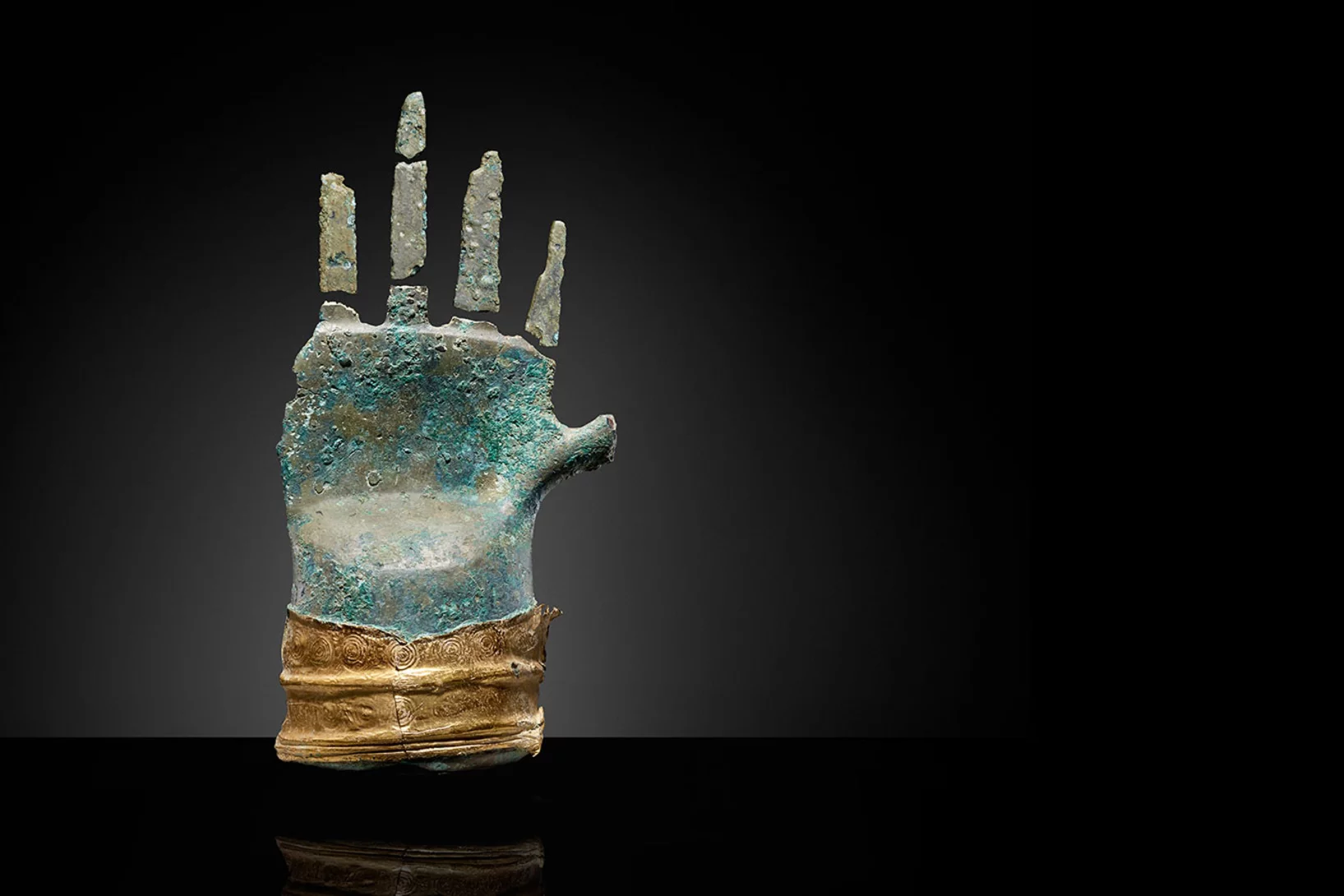 teaser bronze hand