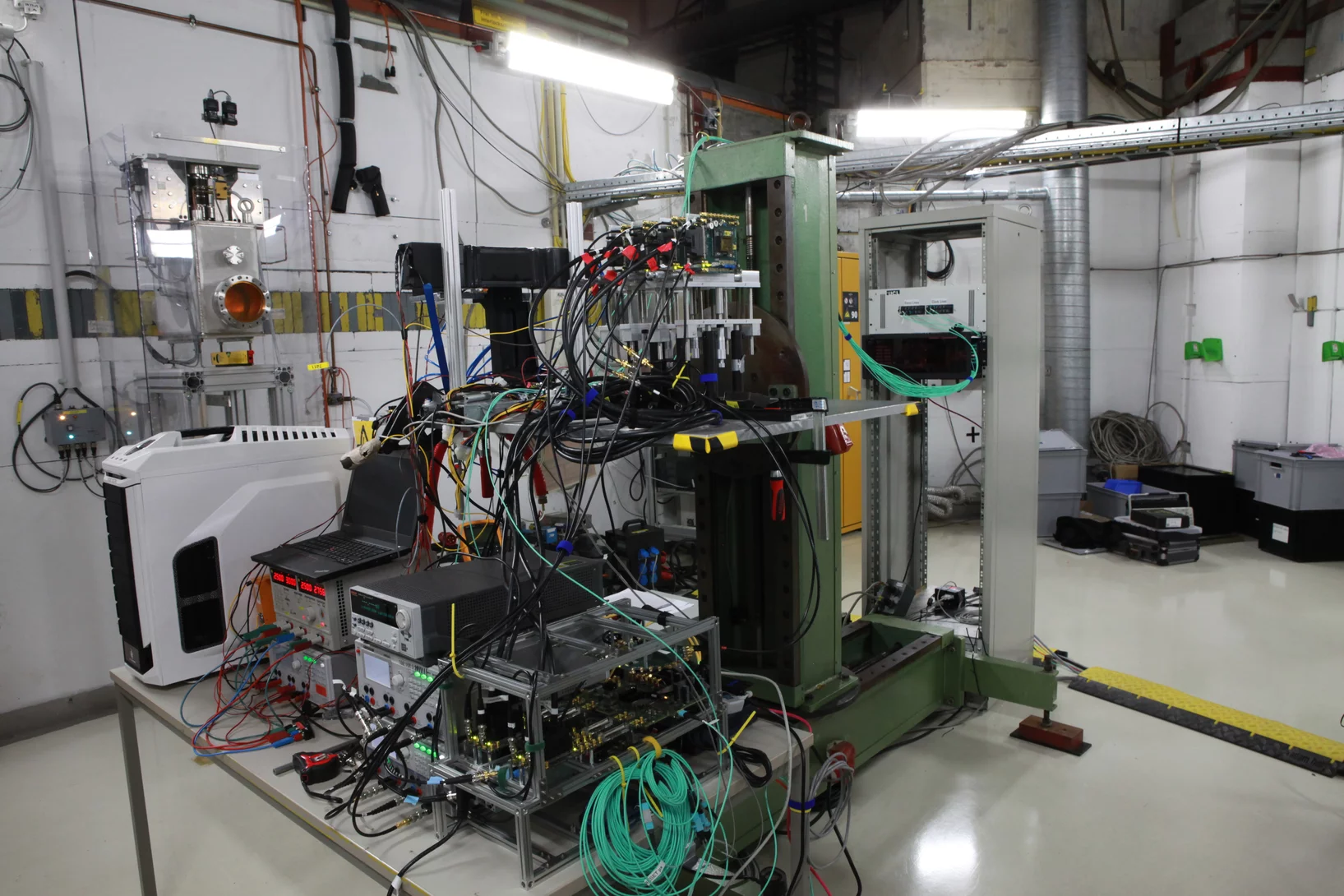 Setup fo the first integration test beam at DESY