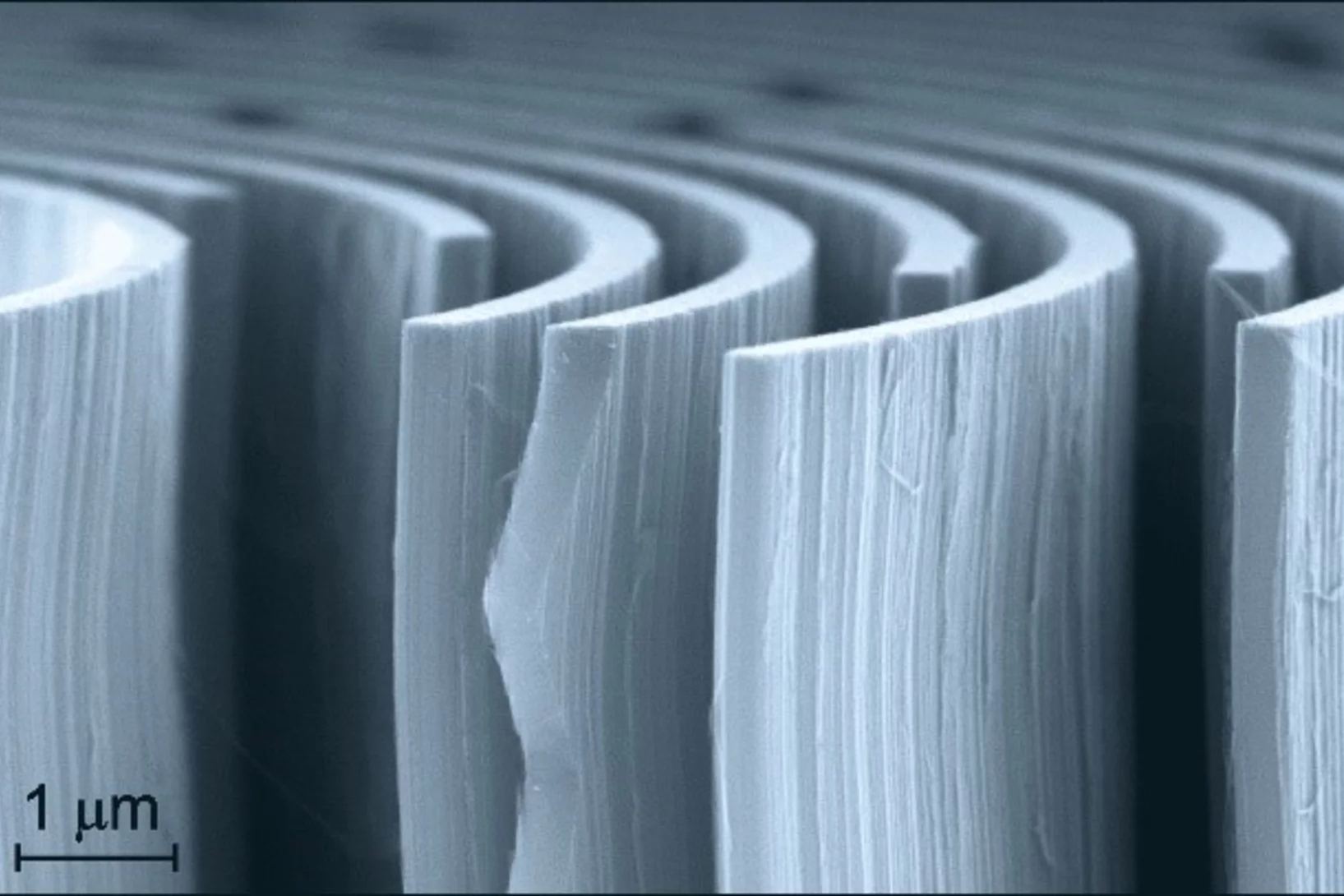 Ultra-high aspect ratio silicon nanostructure