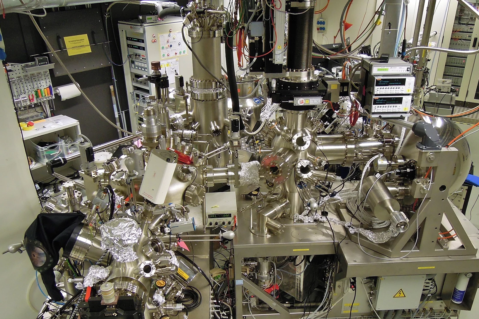 PEARL Beamline Enstation