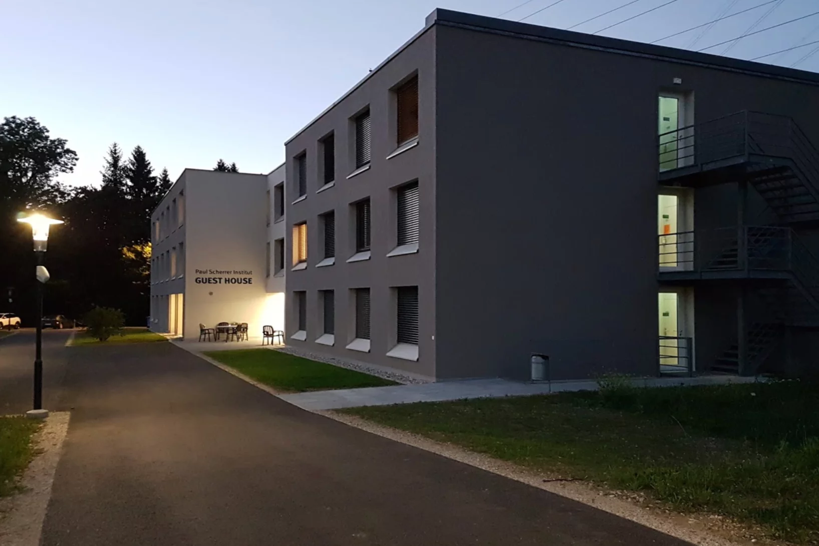 Guesthouse by night
