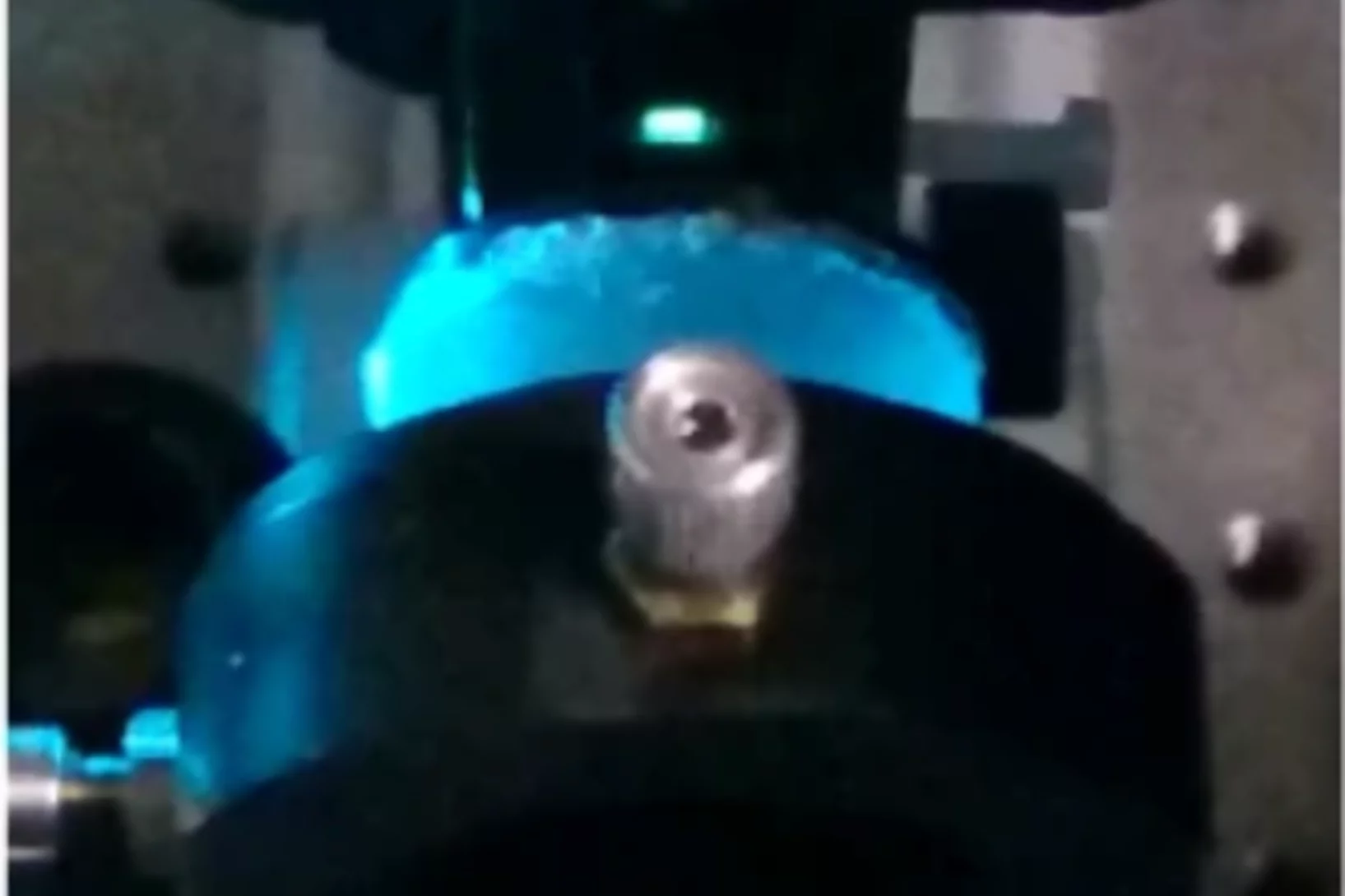 Image of virus laser cavity