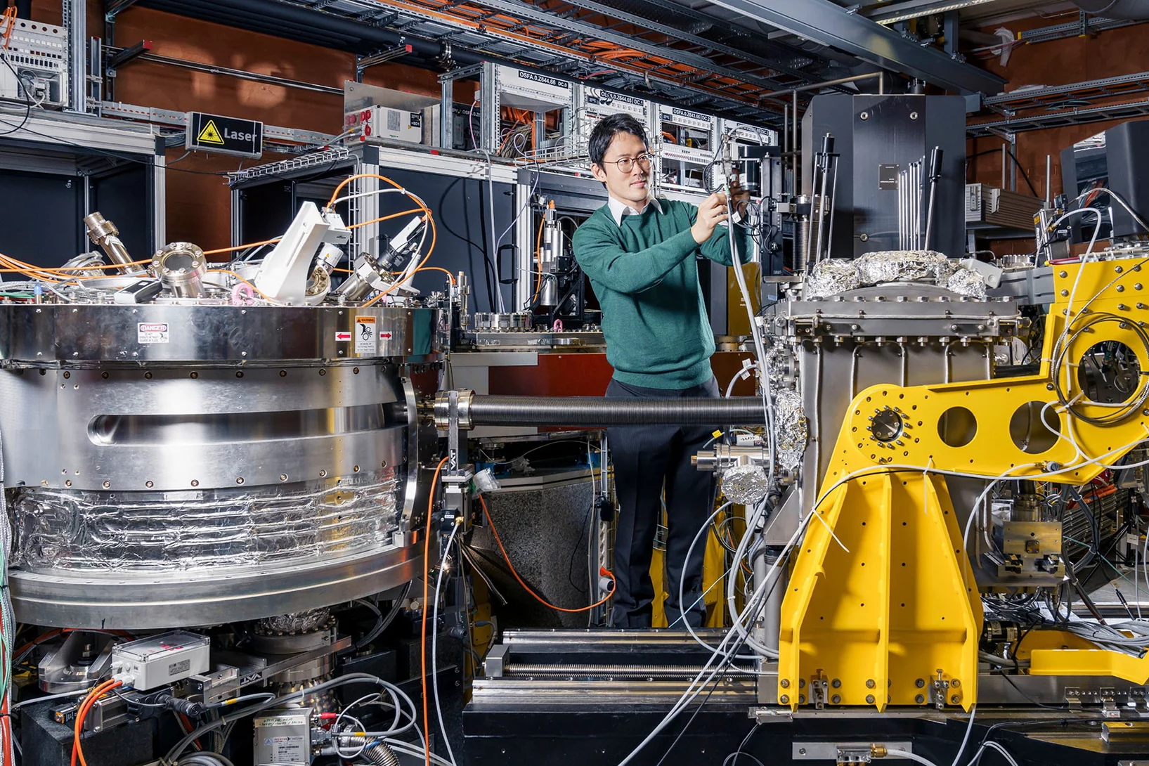 Hiroki Ueda, first author of the paper, working at the new Furka experimental at SwissFEL Here, using soft X-rays, Ueda and colleagues could reveal the motion of the spins during an electromagnon.