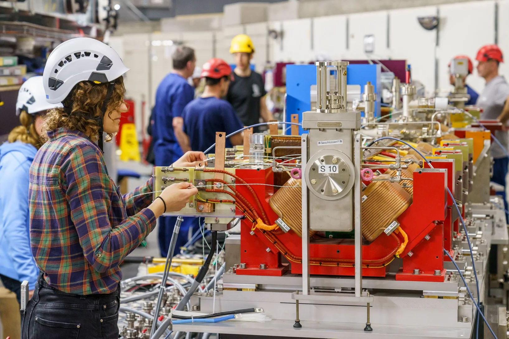 Work to install the new storage ring is already underway at the SLS. (Image: Paul Scherrer Institute / Markus Fischer)