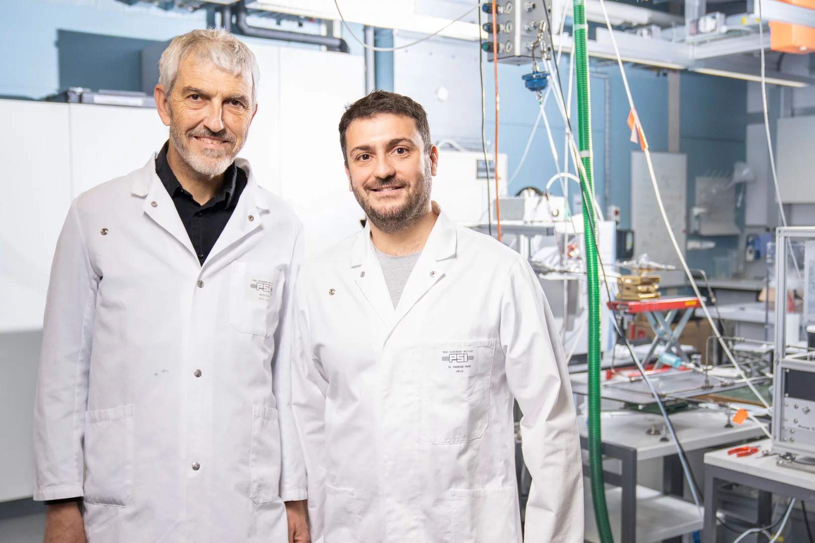 Une étude menée par André Prévôt (à gauche) et Imad El Haddad, du Laboratoire de chimie de l’atmosphère de l’Institut Paul Scherrer PSI, fournit d’importantes bases de décision pour améliorer les conditions de vie de millions de personnes.