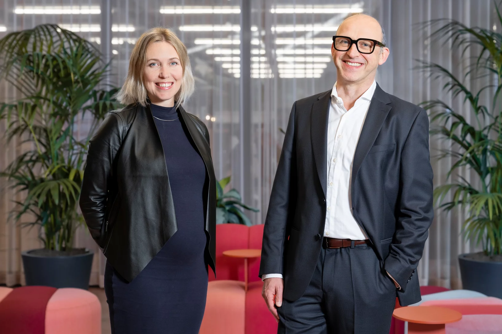 Jennifer Wadsworth, Leiterin des Phi-Lab, und Johann Richard, Leiter des ESDI, freuen sich über den Start des «European Space Deep-Tech Innovation Centre» ESDI. 