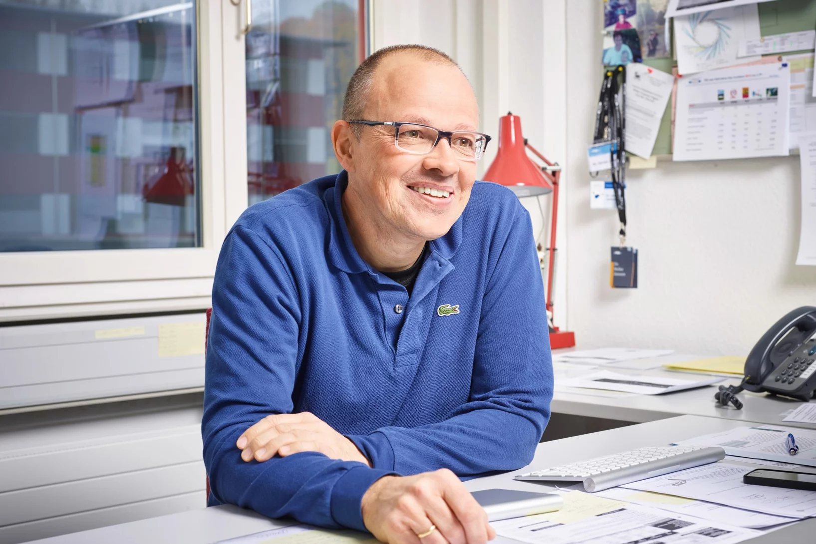 Stefan Janssen, Leiter des Nutzerbüros, nimmt externen Forschenden Organisatorisches ab, damit sie sich voll auff ihre Experimente am PSI konzentrieren können.