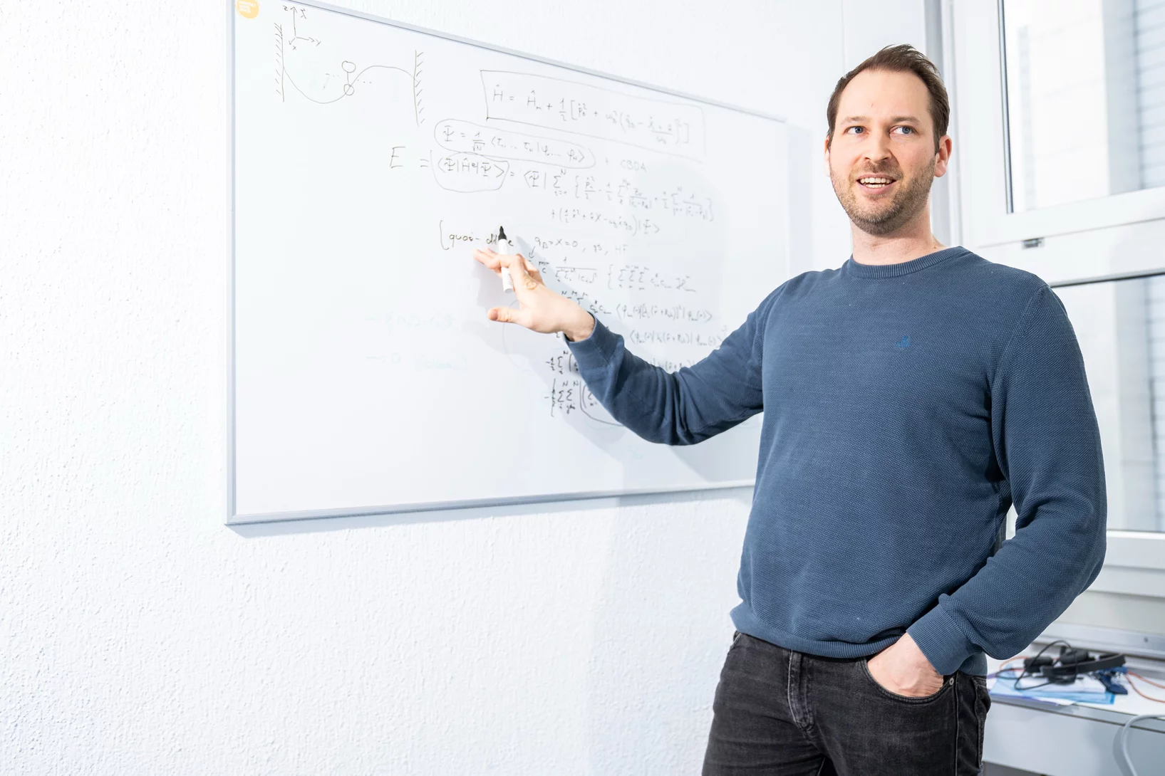 «Theorie und Simulation passen besser zu mir als experimentelle Forschung. Sie sind sauberer.» Dominik Sidler, Theoretischer Physiker am PSI, sucht mit seinen Simulationen die Einfachheit in der Komplexität.