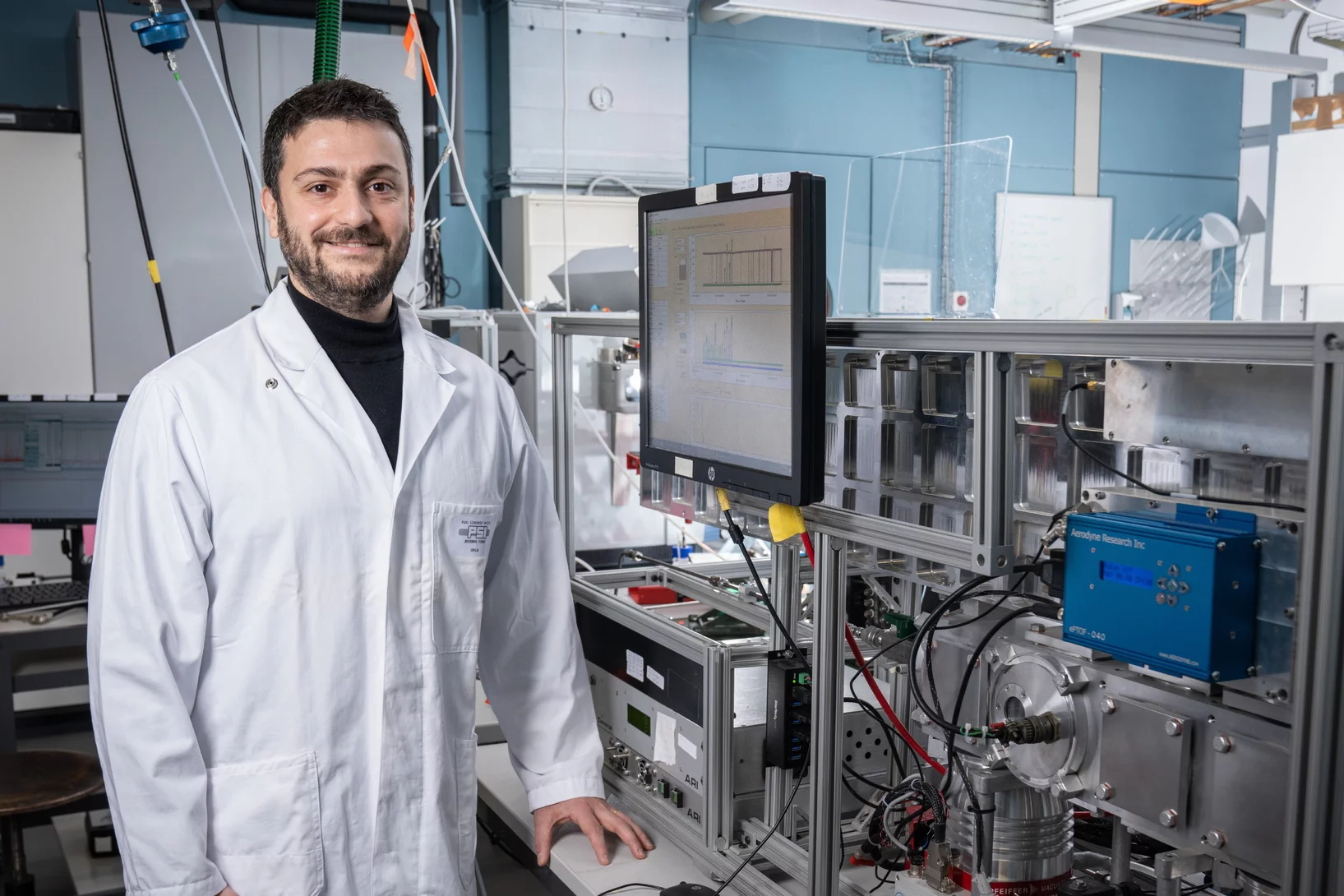 Imad El Haddad is head of the Atmospheric Molecular Processes group in the Laboratory for Atmospheric Chemistry at PSI’s Center for Energy and Environmental Sciences. For his new study of the formation of organic aerosols, he led a team of more than 70 researchers from Europe and North America.