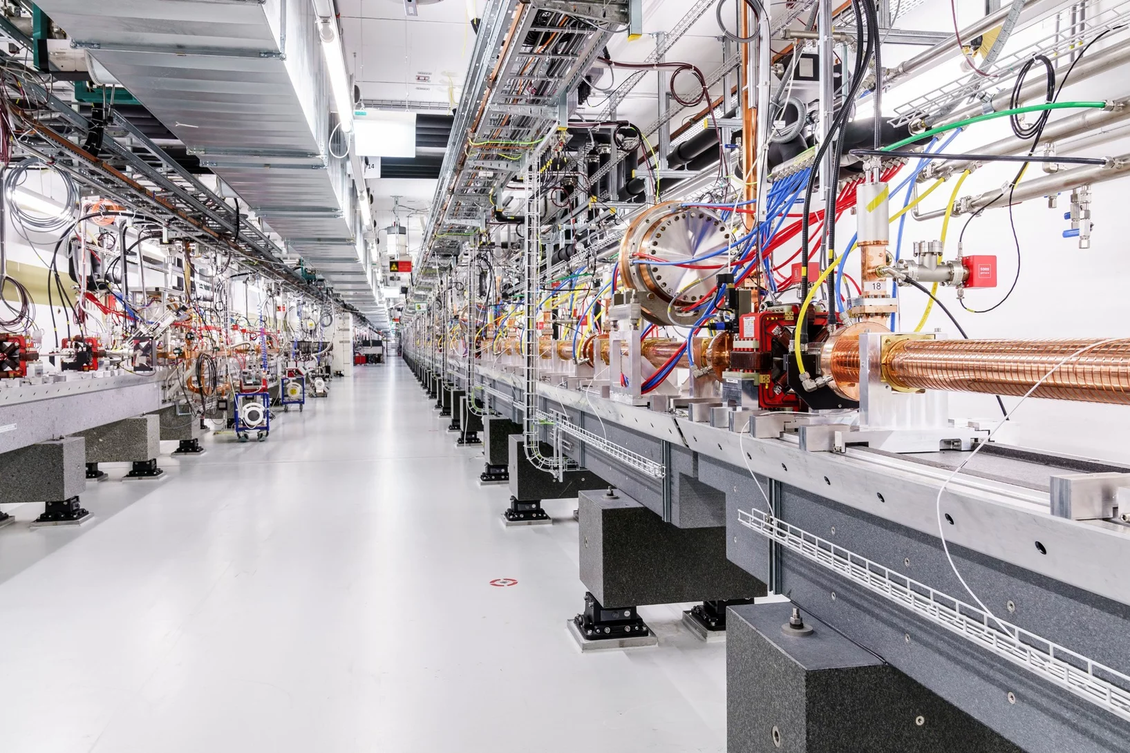 Peering into matter with ultrashort X-ray ripples