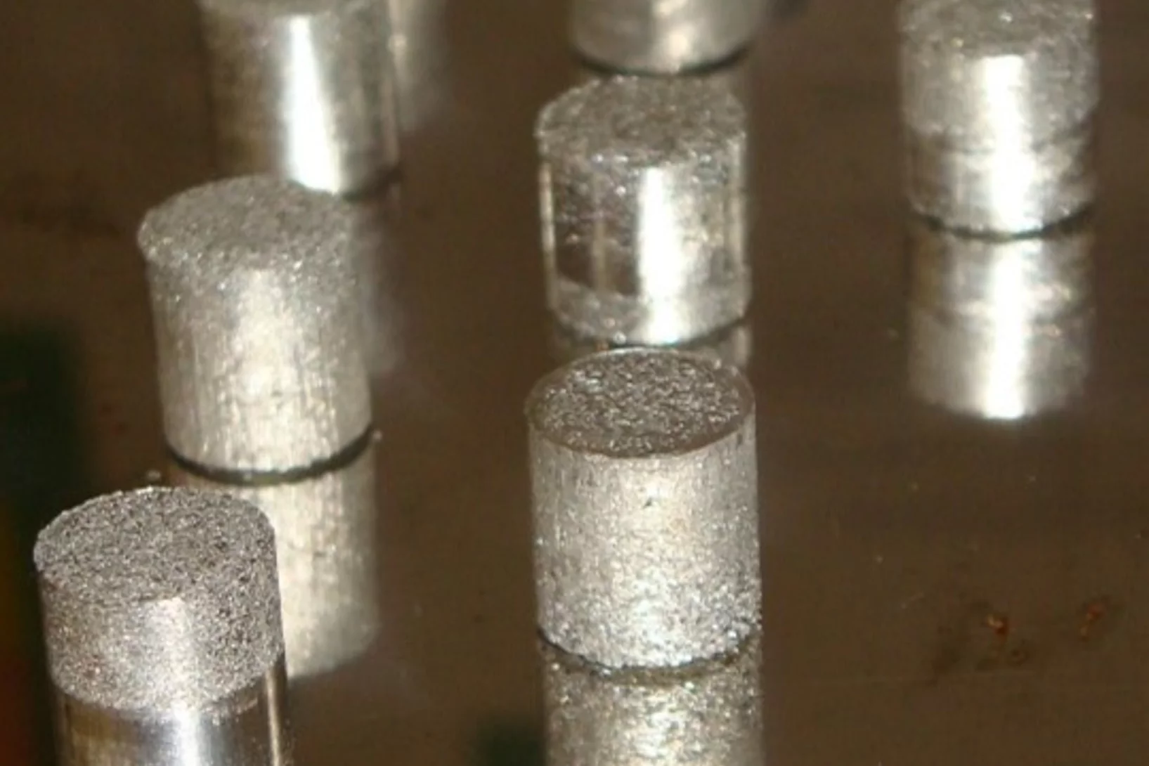 Poröse Lötzinnpellets, unter Atmosphäre im PSI Hotlabor gesintert