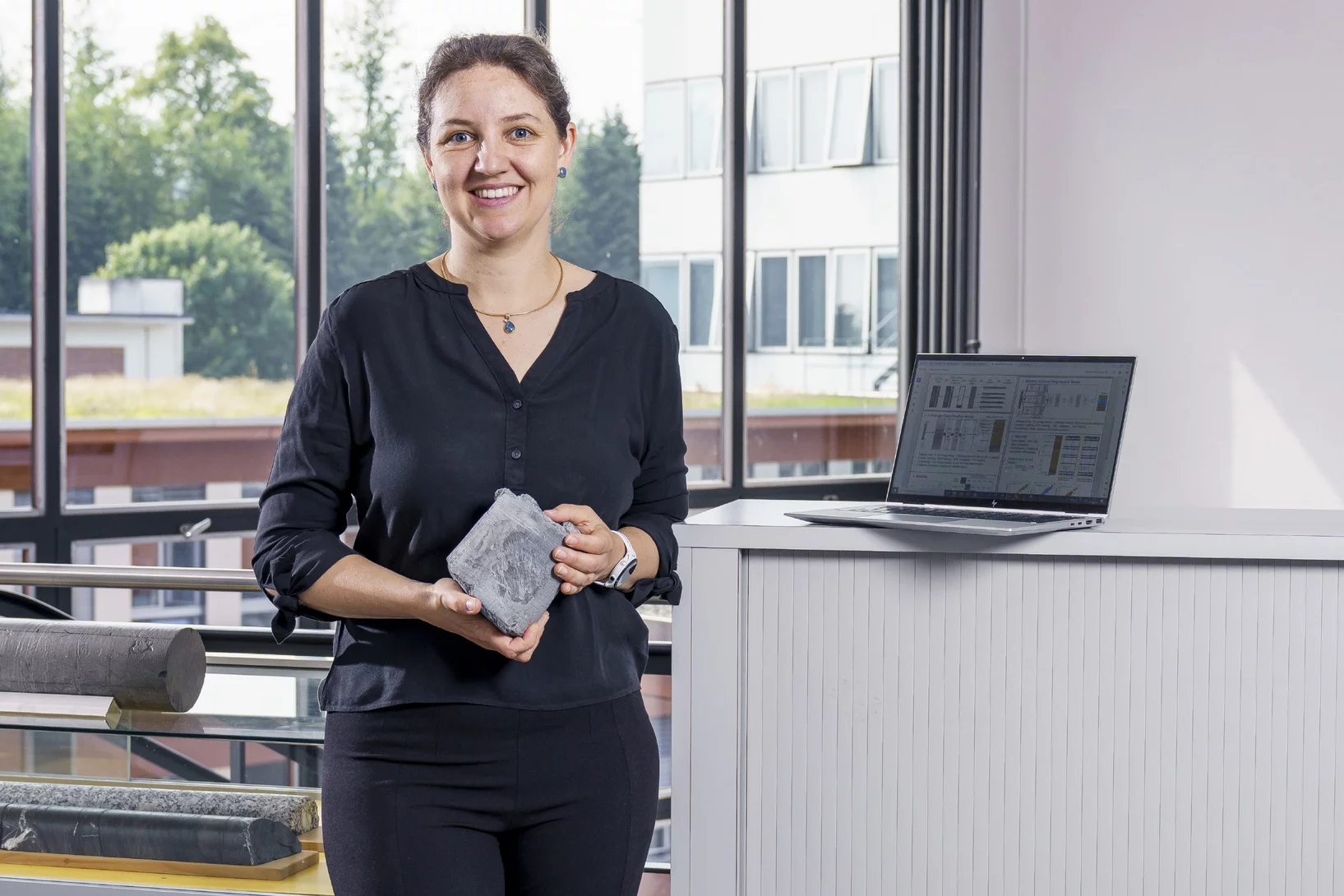 Researchers at the Paul Scherrer Institute PSI have shown that artificial neural networks have the potential to determine very precisely the characteristics of rock layers, like their mineralogical composition, solely on the basis of drill core images. This could speed up future geological investigation efforts while simultaneously optimising costs.