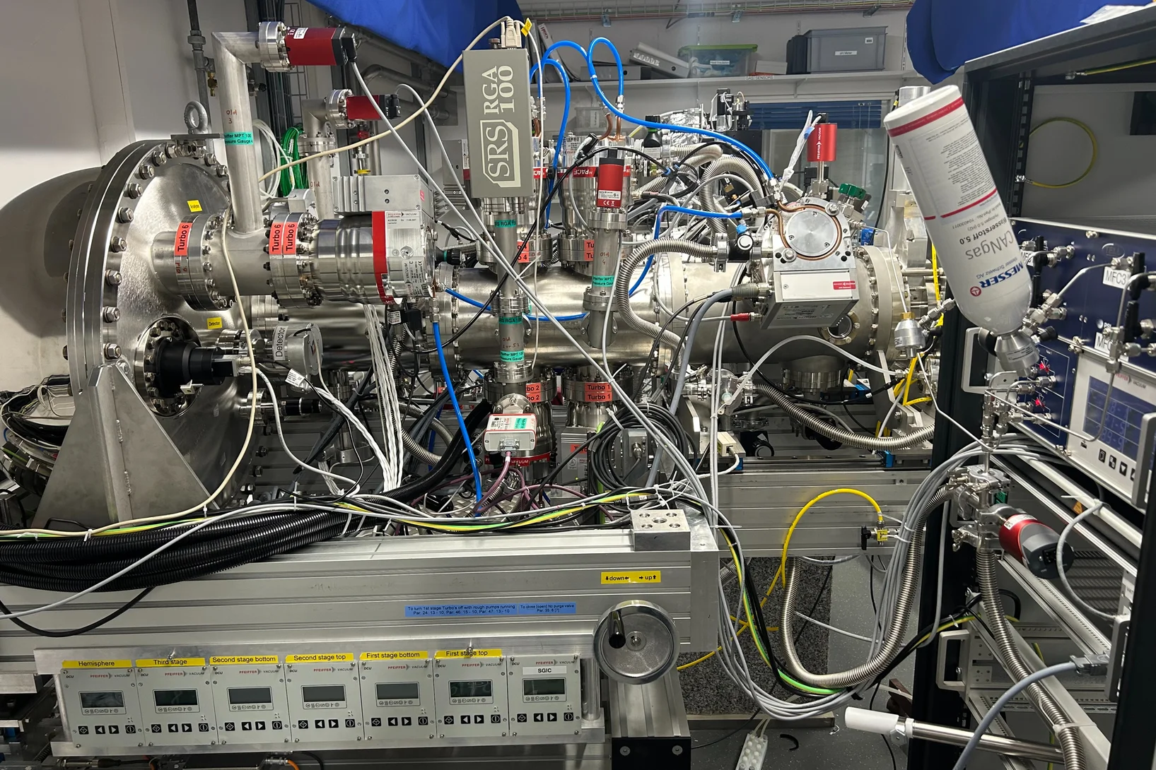 Photo of the solid-gas interface endstation @ISS