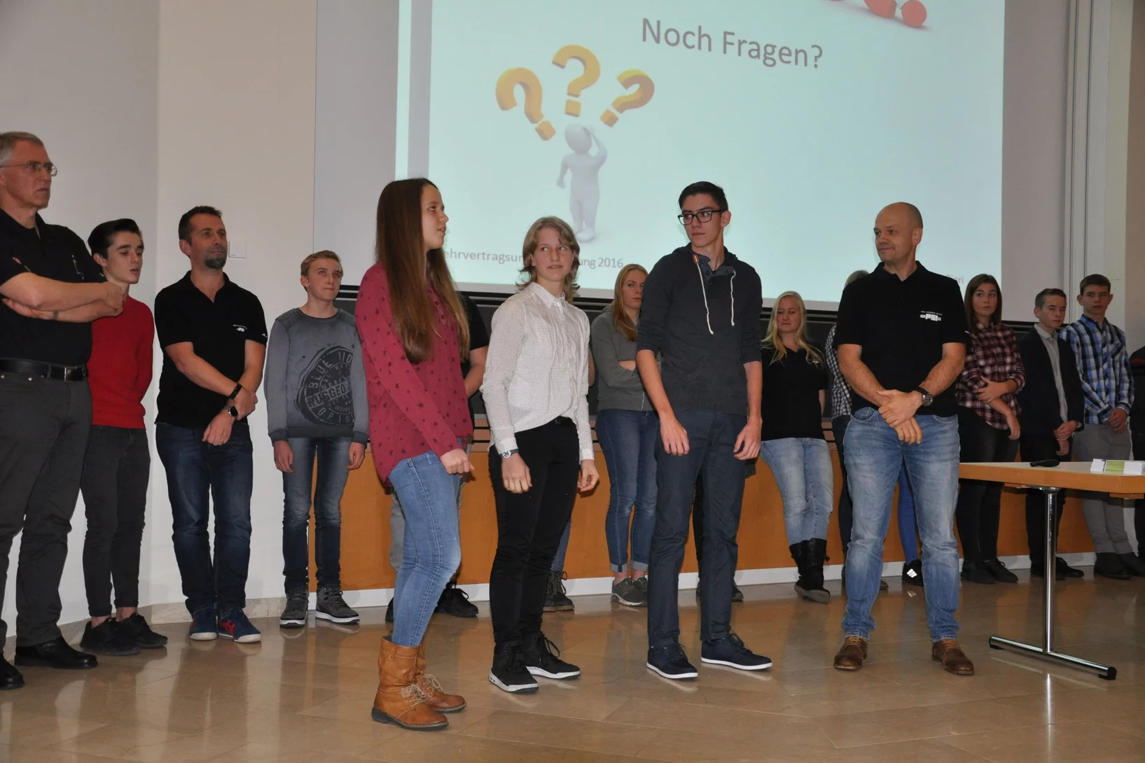 Die neuen Physiklaborantinnen und der neue Physiklaborant