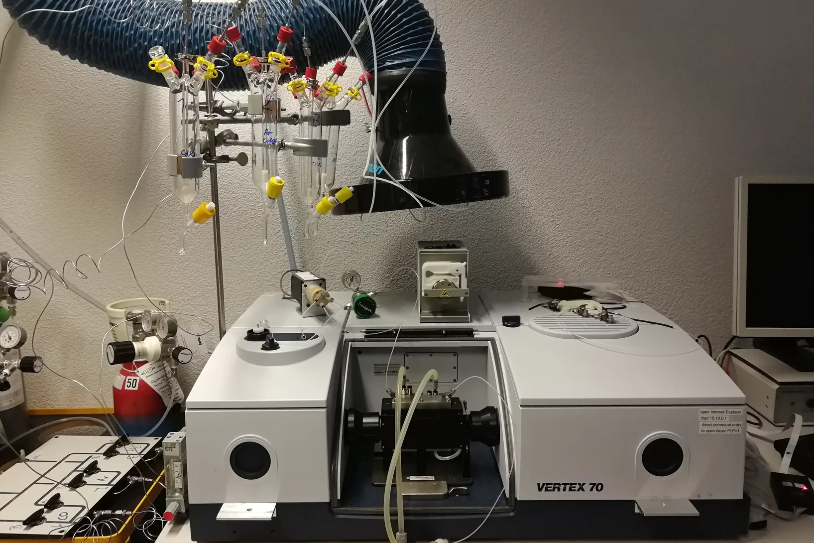 Bruker Vertex70 ATR-IR Spectrometer