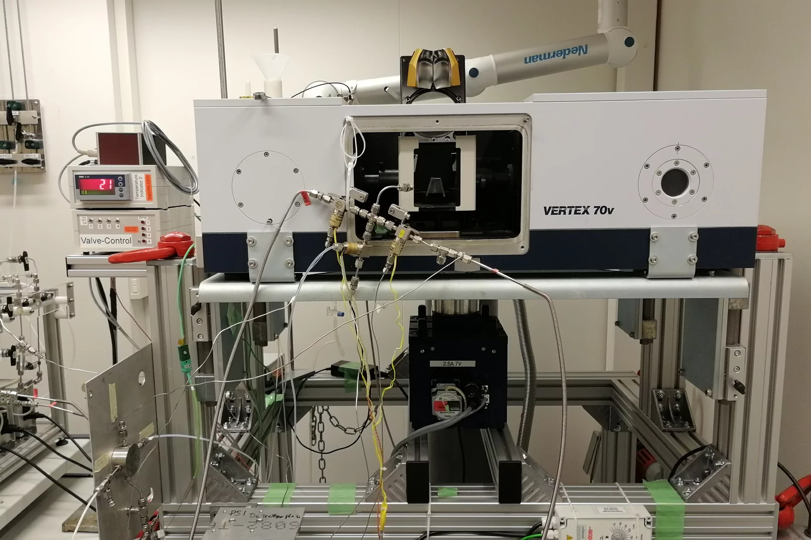 Bruker Vertex80V DRIFTS Spectrometer