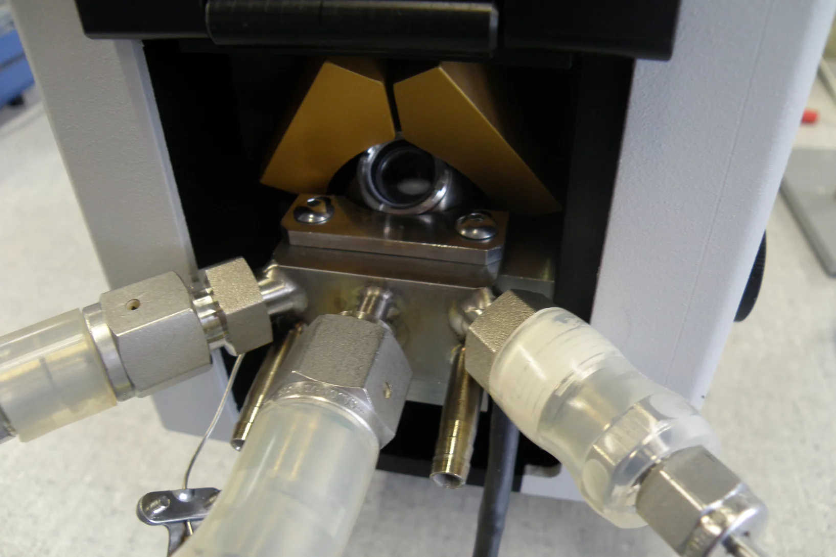 DR cell for in situ catalyst characterizations