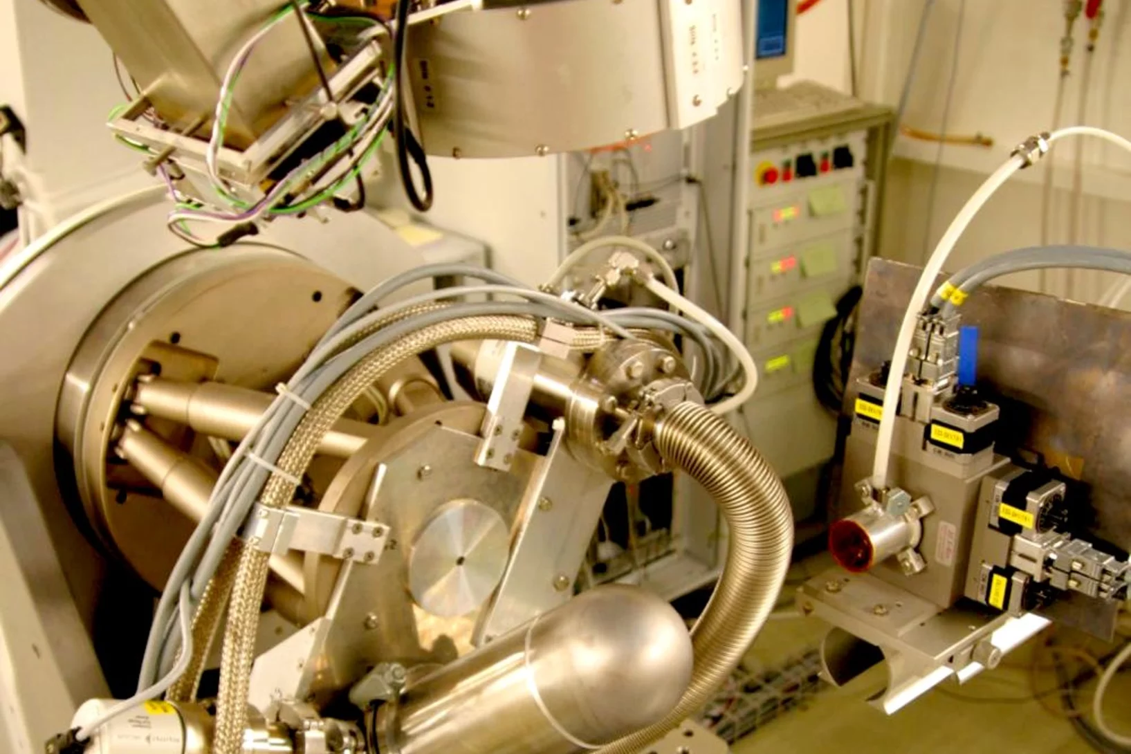 cryo chamber cropped.jpg