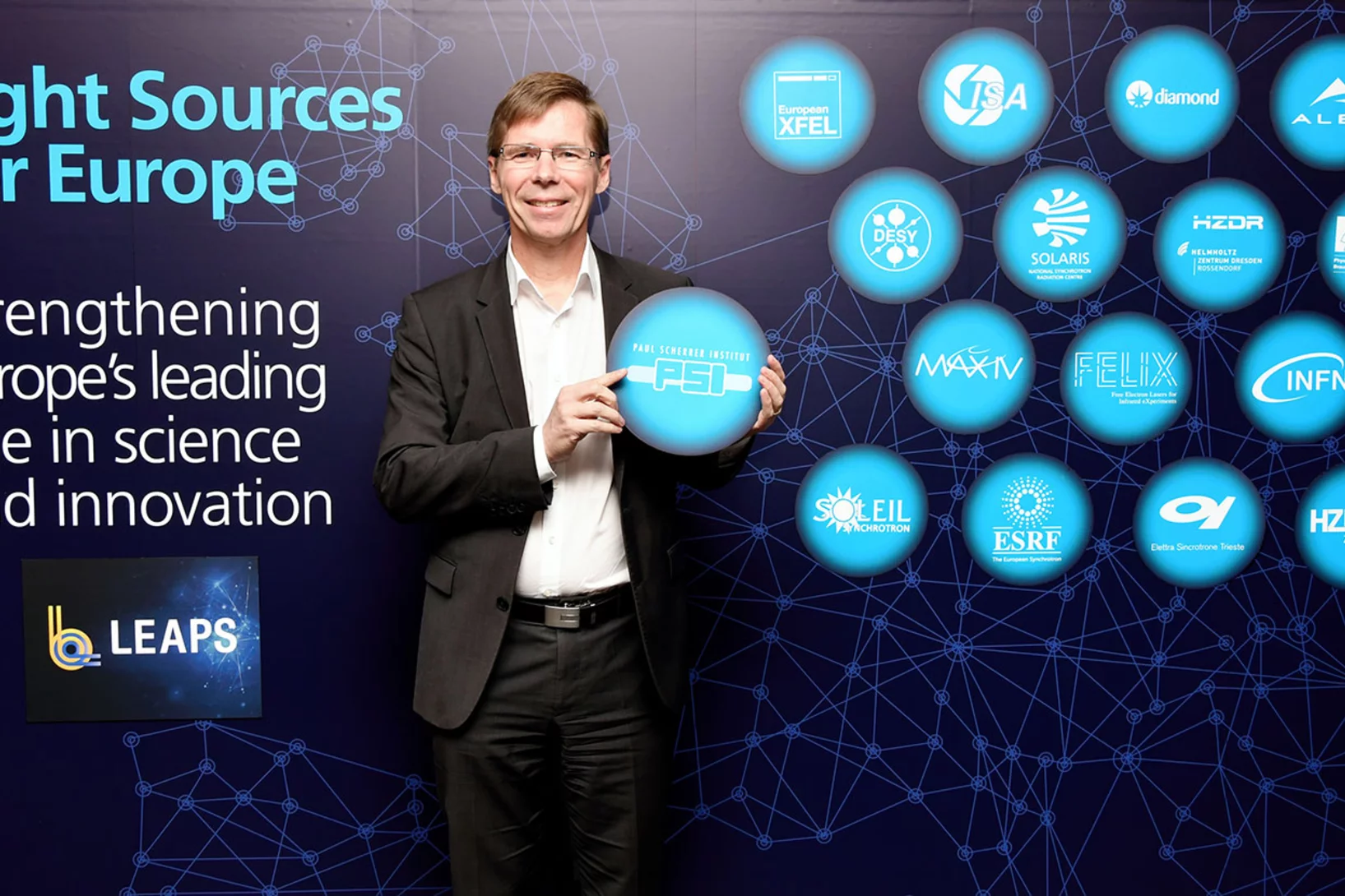 PSI Director Joel Mesot signed the LEAPS declaration at the launch event in Brussels